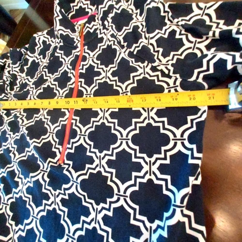 Crown & Ivy Beach Collection Navy & Cream Classic Tile Pattern Top. - Picture 9 of 11